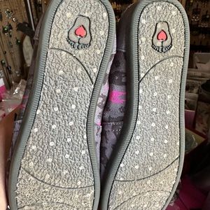 Size 9 linen shoes. Pitt Bull images.